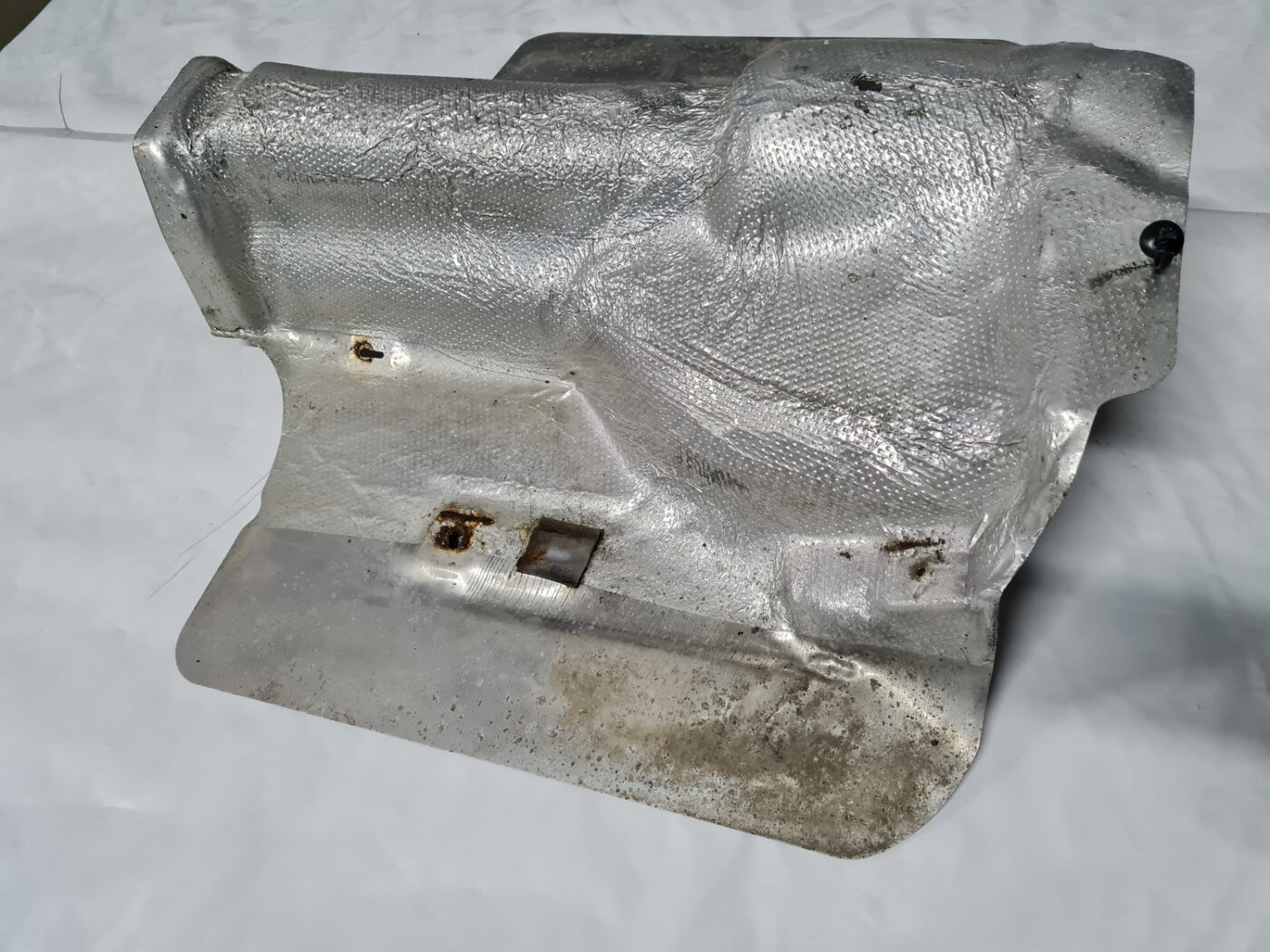 Izpūtēja sistēmas karstuma aizsargs priekš VOLVO XC 60 2009 5 Izpūtēja sistēmas karstuma aizsargs priekš VOLVO XC 60 2009