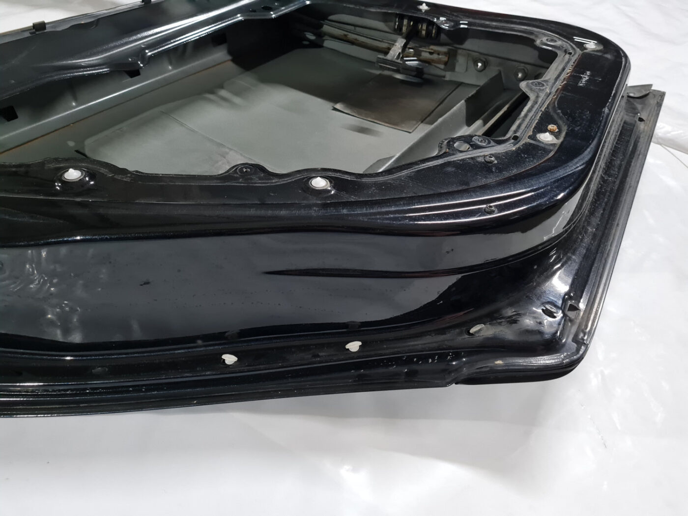 Aizmugurējās kreisās durvis priekš VOLVO XC 60 2009 7 Aizmugurējās kreisās durvis priekš VOLVO XC 60 2009