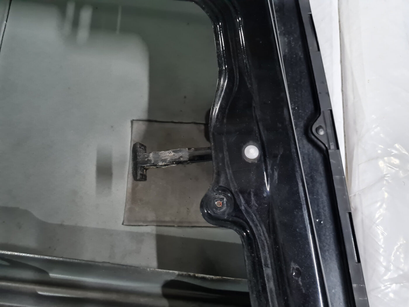 Aizmugurējās kreisās durvis priekš VOLVO XC 60 2009 4 Aizmugurējās kreisās durvis priekš VOLVO XC 60 2009