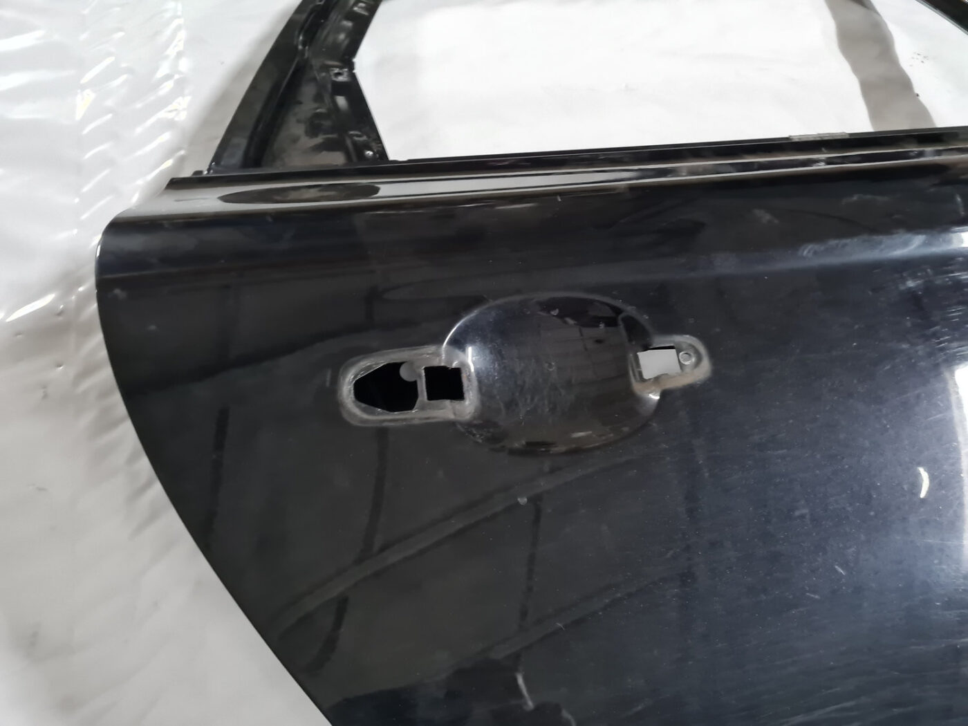 Aizmugurējās labās durvis priekš VOLVO XC 60 2009 12 Aizmugurējās labās durvis priekš VOLVO XC 60 2009