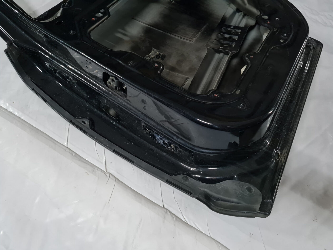 Aizmugurējās labās durvis priekš VOLVO XC 60 2009 7 Aizmugurējās labās durvis priekš VOLVO XC 60 2009