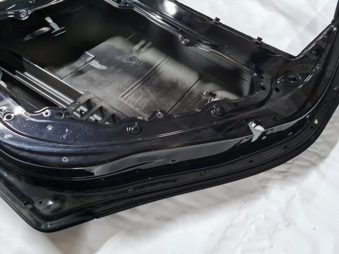 Aizmugurējās labās durvis priekš VOLVO XC 60 2009 4 Aizmugurējās labās durvis priekš VOLVO XC 60 2009