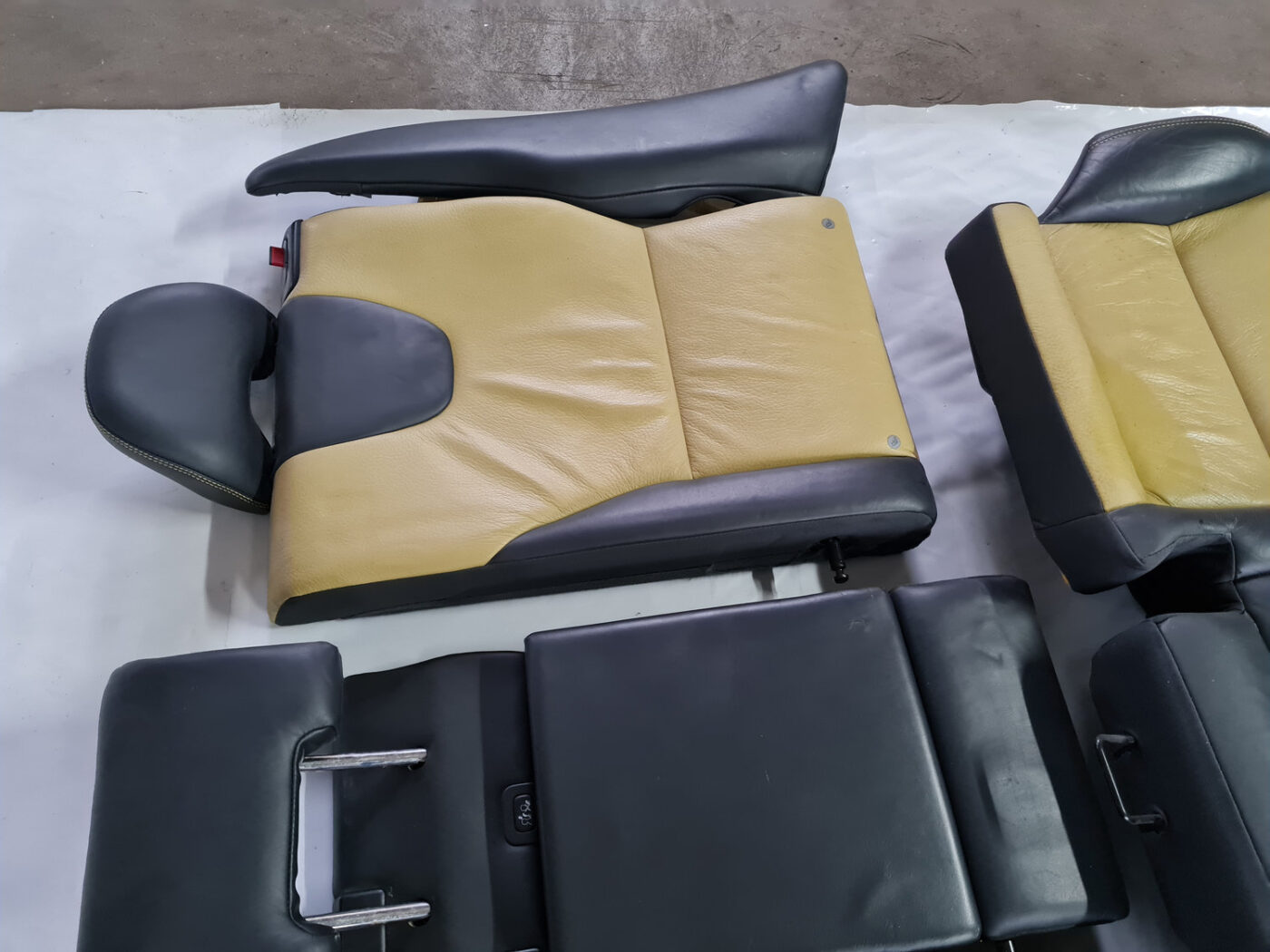 Aizmugurējais sēdeklis priekš VOLVO XC 60 2009 12 Aizmugurējais sēdeklis priekš VOLVO XC 60 2009