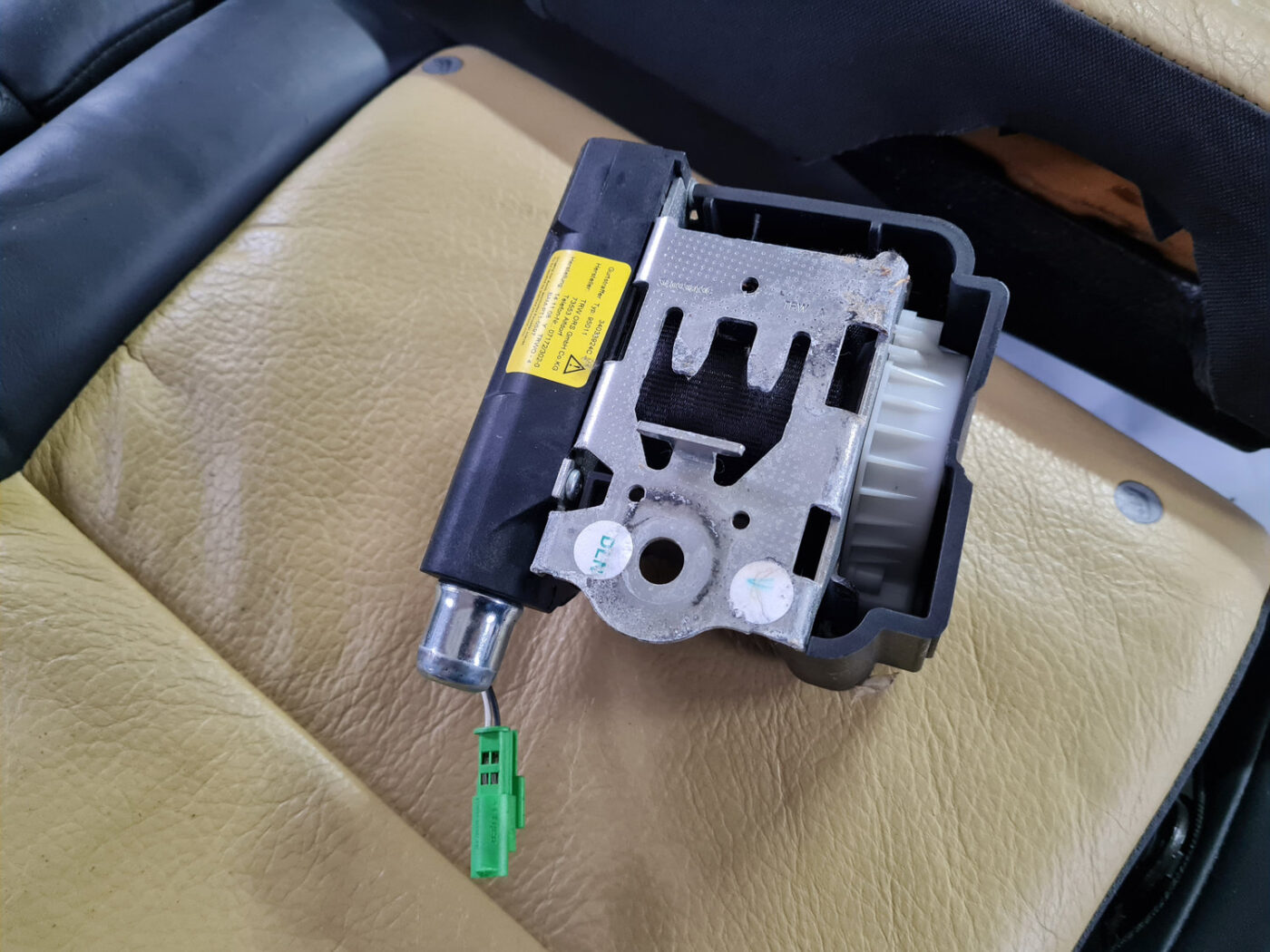 Aizmugurējais sēdeklis priekš VOLVO XC 60 2009 7 Aizmugurējais sēdeklis priekš VOLVO XC 60 2009