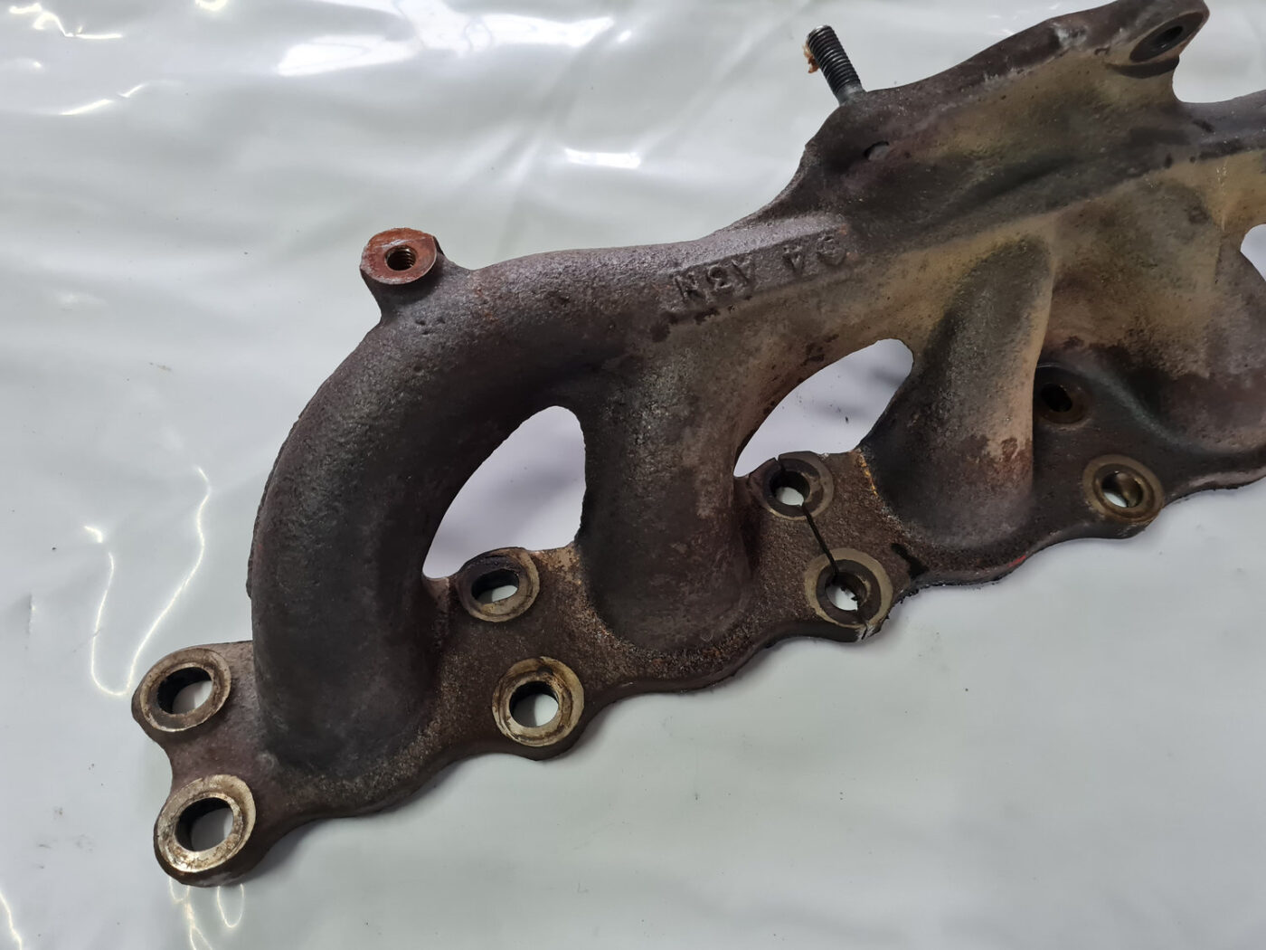 Izplūdes kolektors priekš VOLVO XC 60 2009 2 Izplūdes kolektors priekš VOLVO XC 60 2009