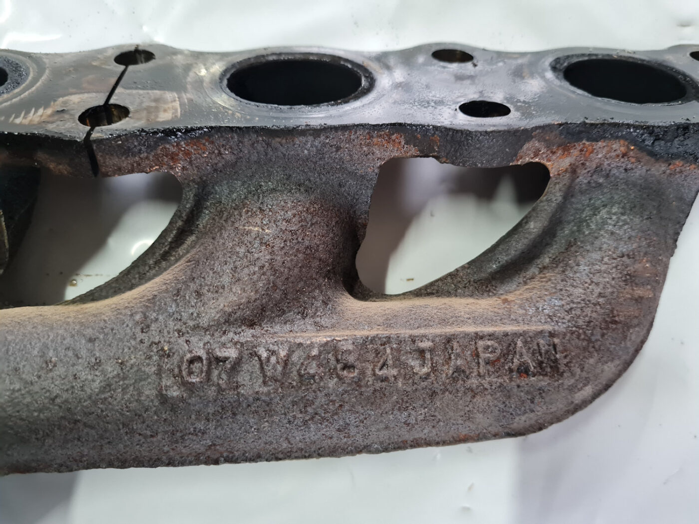 Izplūdes kolektors priekš VOLVO XC 60 2009 4 Izplūdes kolektors priekš VOLVO XC 60 2009