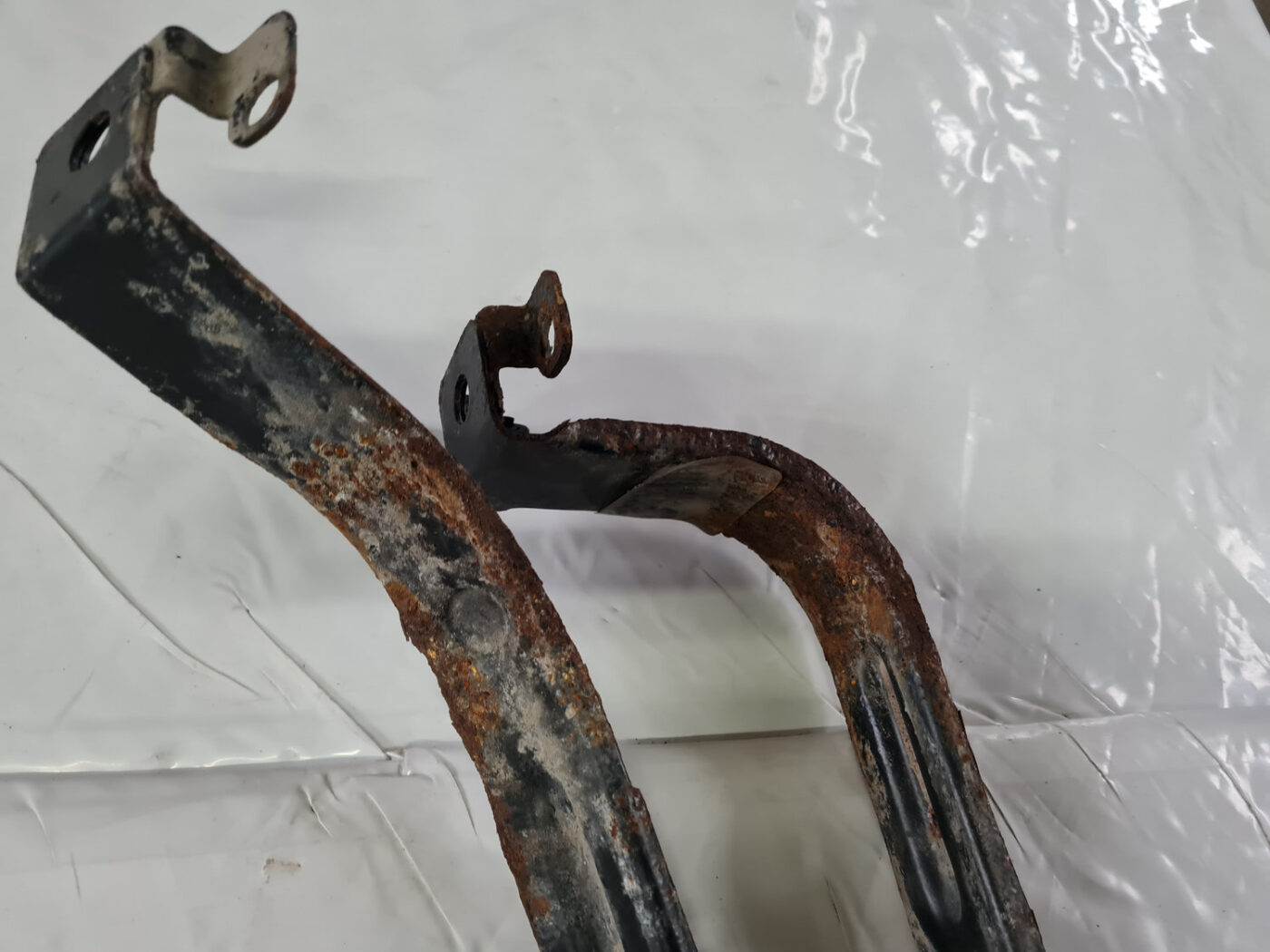 Degvielas tvertnes kronšteins priekš VOLVO XC 60 2009 6 Degvielas tvertnes kronšteins priekš VOLVO XC 60 2009