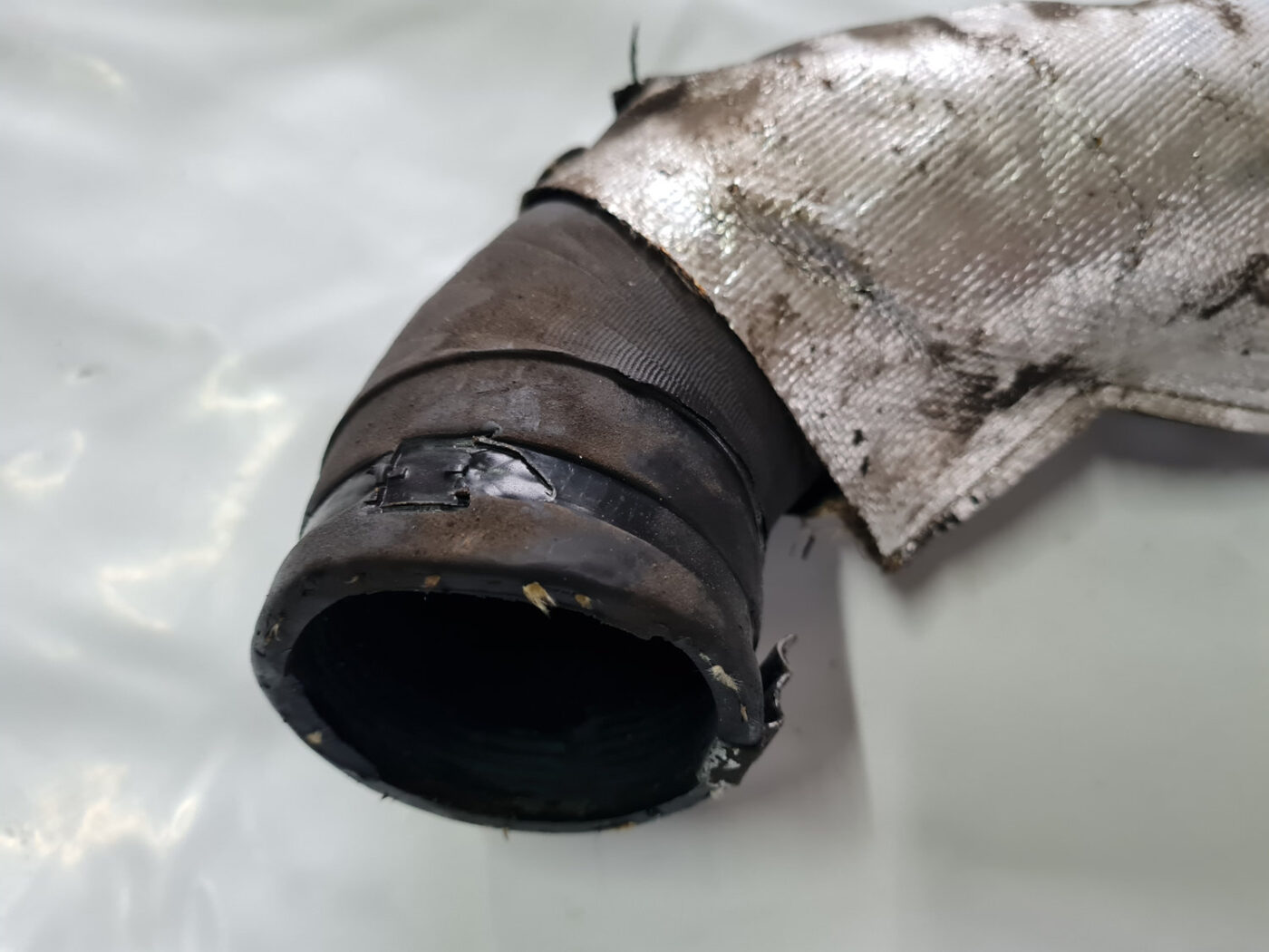 Interkulera caurule priekš VOLVO XC 60 2009 2 Interkulera caurule priekš VOLVO XC 60 2009