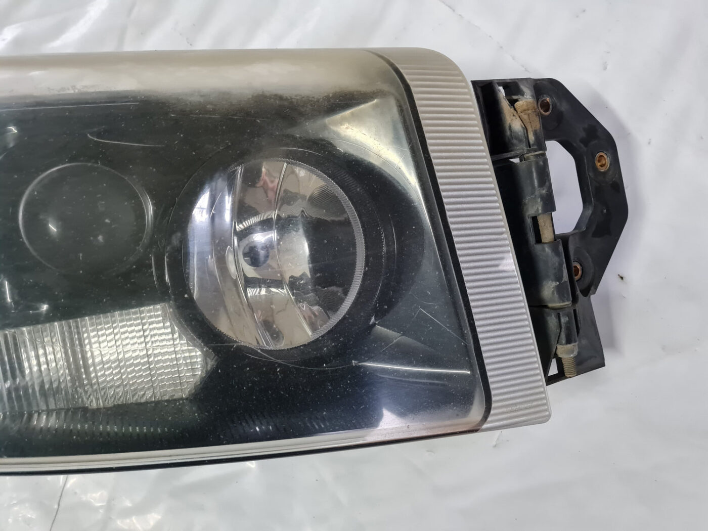 Priekšējais labais lukturis priekš RENAULT TRUCK 2004 17 Priekšējais labais lukturis priekš RENAULT TRUCK 2004