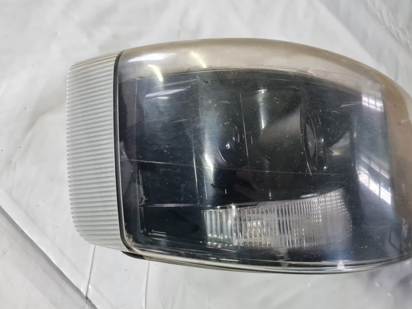 Priekšējais labais lukturis priekš RENAULT TRUCK 2004 14 Priekšējais labais lukturis priekš RENAULT TRUCK 2004